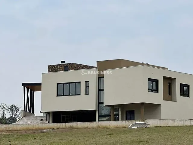 Casa com 450m² 3 quartos e 5 banheiros, à venda, no bairro Pedancino em Caxias do Sul