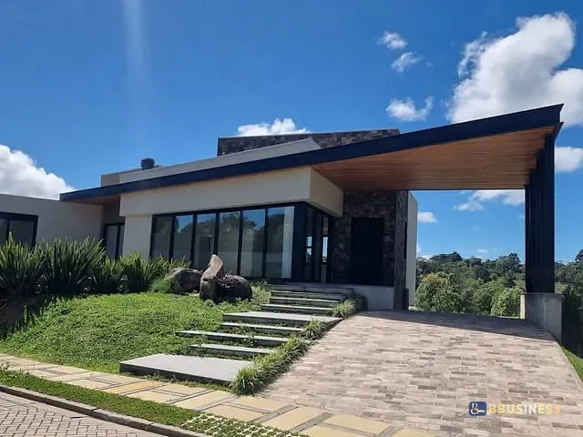 Casa com 450m² 3 quartos e 5 banheiros, à venda, no bairro Pedancino em Caxias do Sul