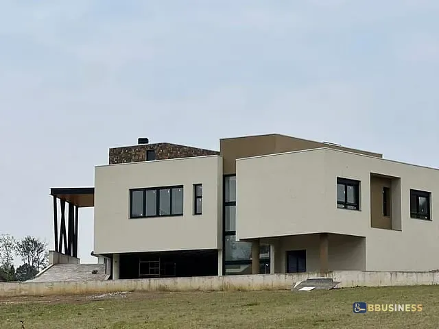 Casa com 450m² 3 quartos e 5 banheiros, à venda, no bairro Pedancino em Caxias do Sul