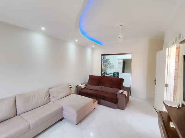 Casa com 300m² 3 quartos e 3 banheiros, à venda, no bairro Jardim Gurilândia em Taubaté