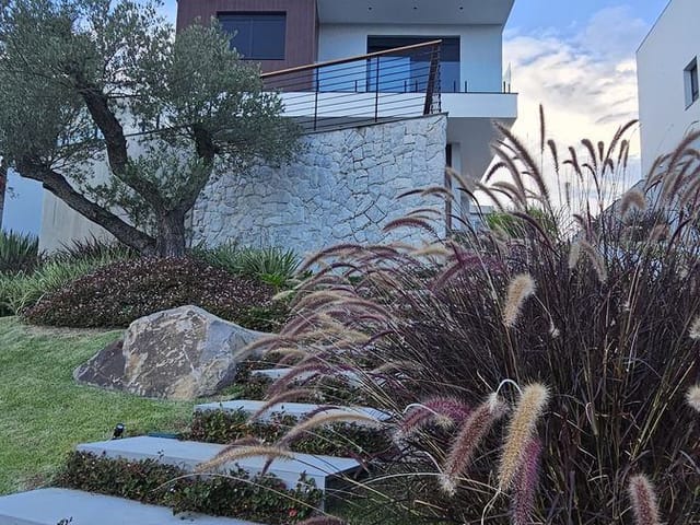 Casa 3 quartos e 4 banheiros, à venda, no bairro Nossa Senhora da Saúde em Caxias do Sul