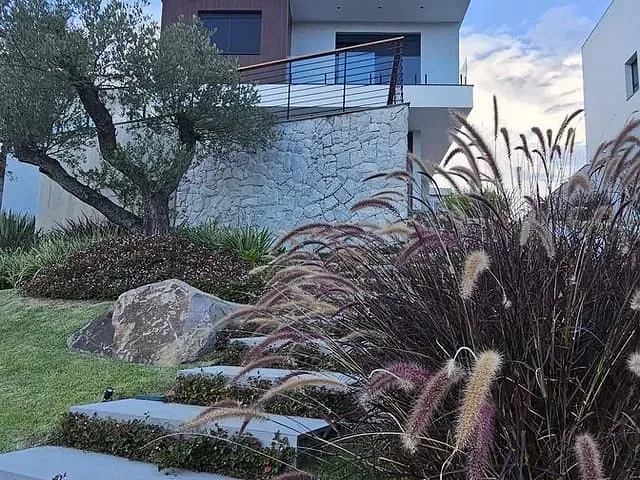 Casa 3 quartos e 4 banheiros, à venda, no bairro Nossa Senhora da Saúde em Caxias do Sul