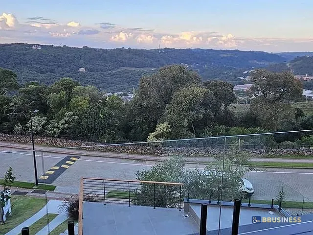 Casa 3 quartos e 4 banheiros, à venda, no bairro Nossa Senhora da Saúde em Caxias do Sul