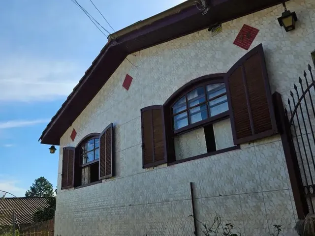 Casa 4 quartos e 2 banheiros, à venda, no bairro Cercadinho em Campo Largo