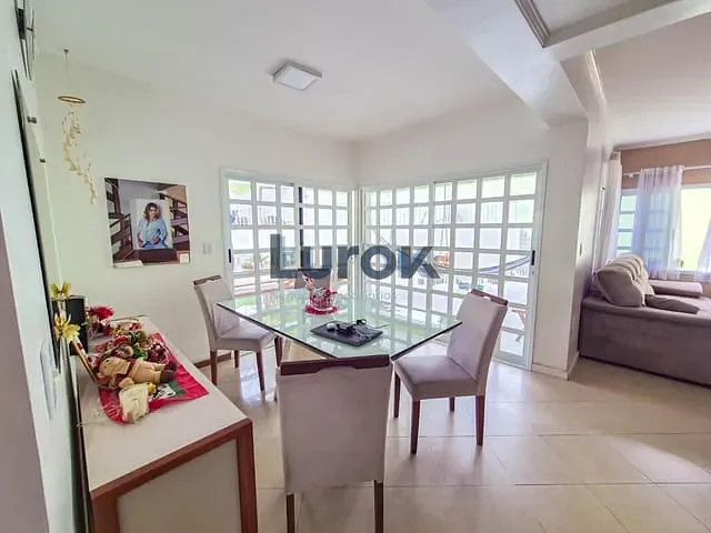 Casa com 750m² 4 quartos e 4 banheiros, à venda, no bairro Jardim São Francisco em Valinhos