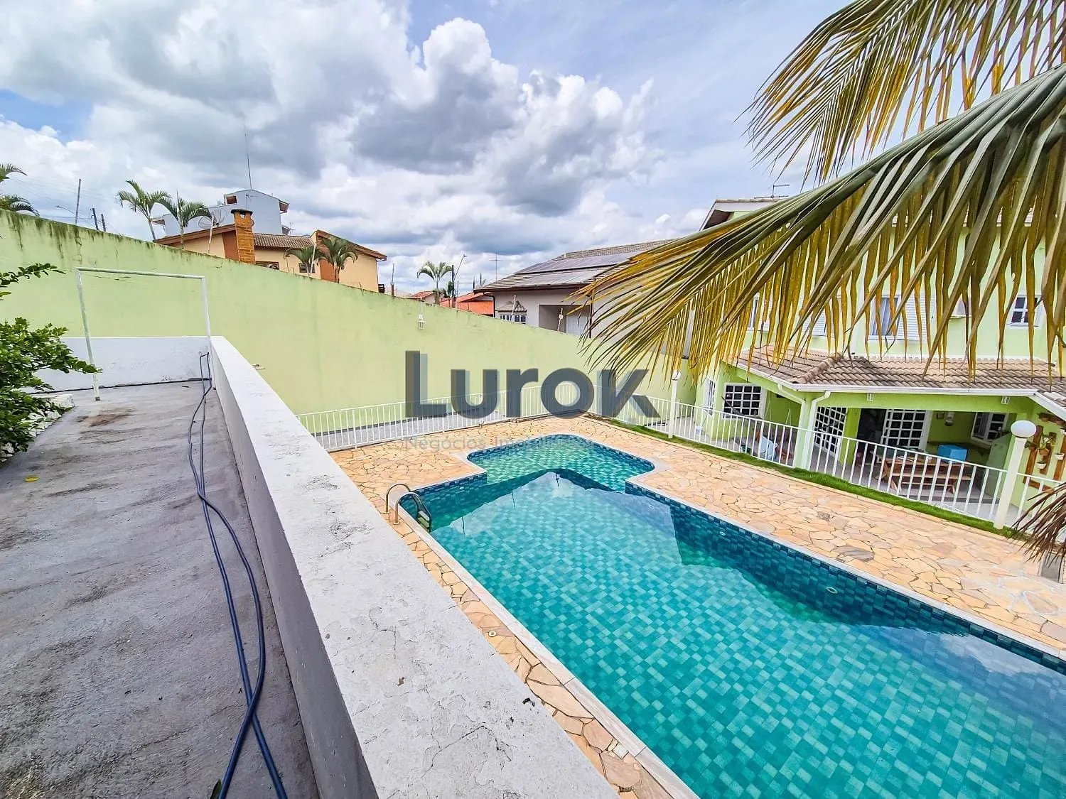 Casa, 4 quartos, 353 m² - Foto 1