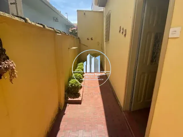 Casa com 330m² 4 quartos e 3 banheiros, à venda, no bairro Centro em Pouso Alegre