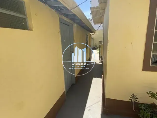 Casa com 330m² 4 quartos e 3 banheiros, à venda, no bairro Centro em Pouso Alegre