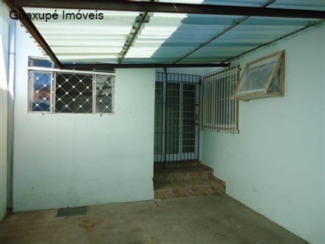 Foto do Casa - Casa contendo: uma cozinha, uma sala, um banheiro social e um dormitório. Casa contém garagem coberta com capacidade para 1 carro com portão eletrônico | Guaxupé Imóveis Ltda