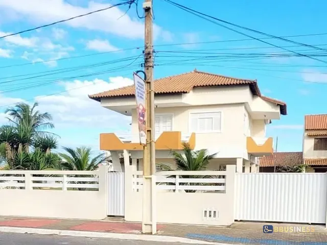 Casa com 400m² 7 quartos e 4 banheiros, à venda, no bairro Grussaí  em São João da Barra