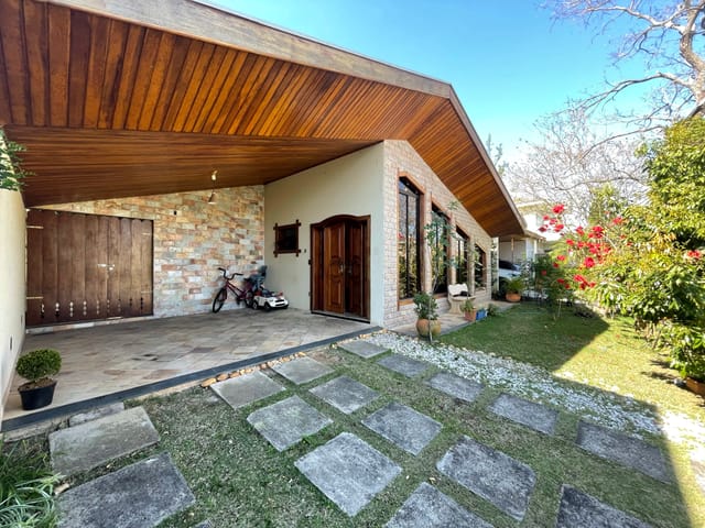 Casa com 418m² 6 quartos e 5 banheiros, à venda, no bairro Taubaté Village em Taubaté