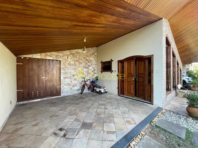 Casa com 418m² 6 quartos e 5 banheiros, à venda, no bairro Taubaté Village em Taubaté
