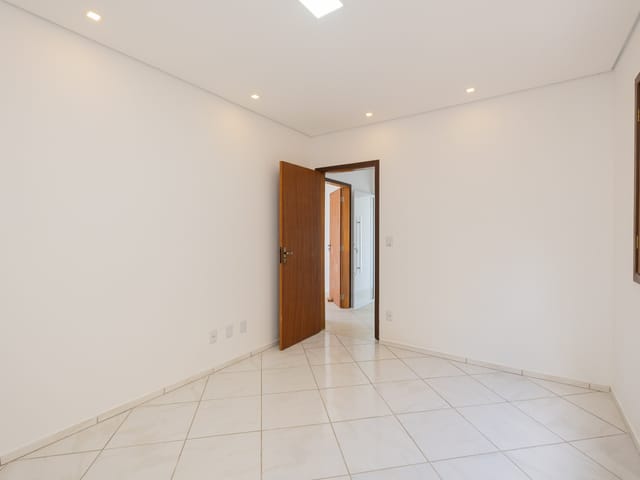 Foto do Casa - Casa à venda com 3 dormitórios em frente à praia do Laranjal, localização privilegiada. Venha conferir essa oportunidade! | UP Imóveis