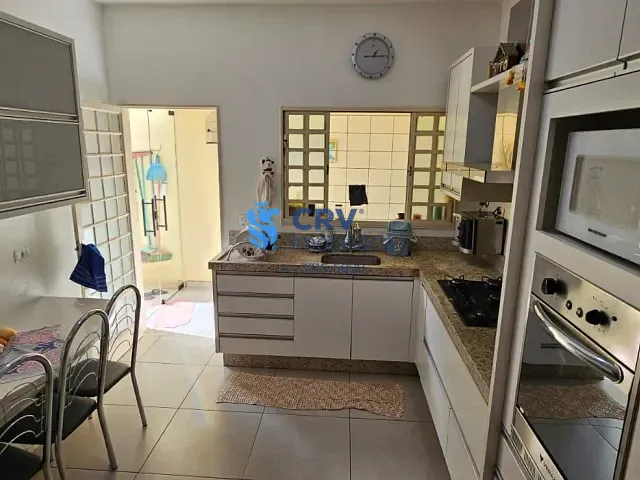 Casa com 250m² 3 quartos e 2 banheiros, à venda, no bairro Bandeirantes em Londrina