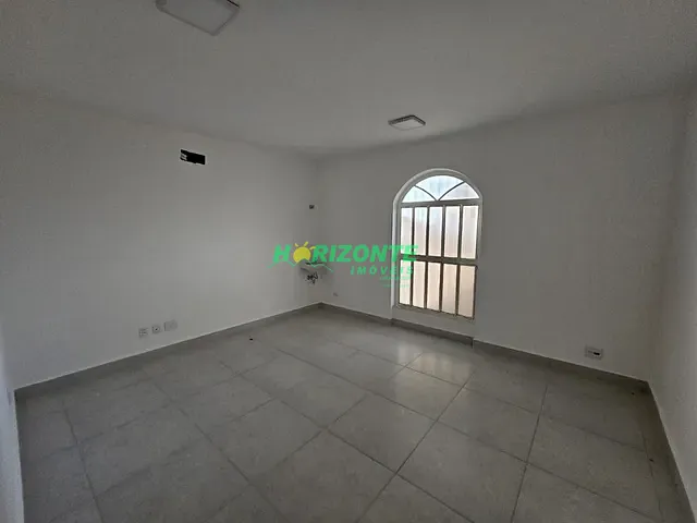 Casa com 300m² 6 quartos e 3 banheiros, para alugar, no bairro Vila Betânia em São José dos Campos