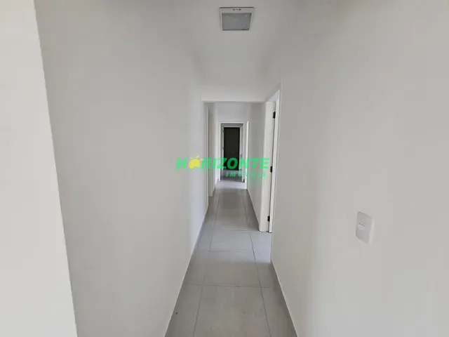 Casa com 300m² 6 quartos e 3 banheiros, para alugar, no bairro Vila Betânia em São José dos Campos