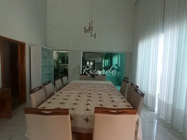 Casa com 242m² 4 quartos e 3 banheiros, à venda, no bairro Jardim Paraná em Arapongas