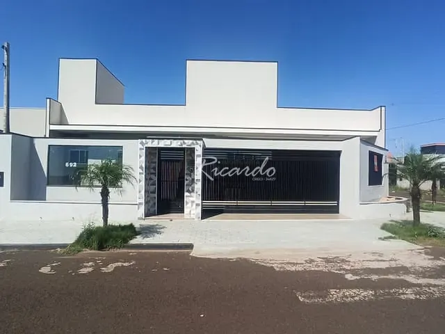Casa com 242m² 4 quartos e 3 banheiros, à venda, no bairro Jardim Paraná em Arapongas