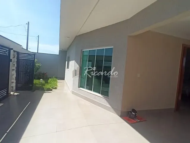 Casa com 242m² 4 quartos e 3 banheiros, à venda, no bairro Jardim Paraná em Arapongas