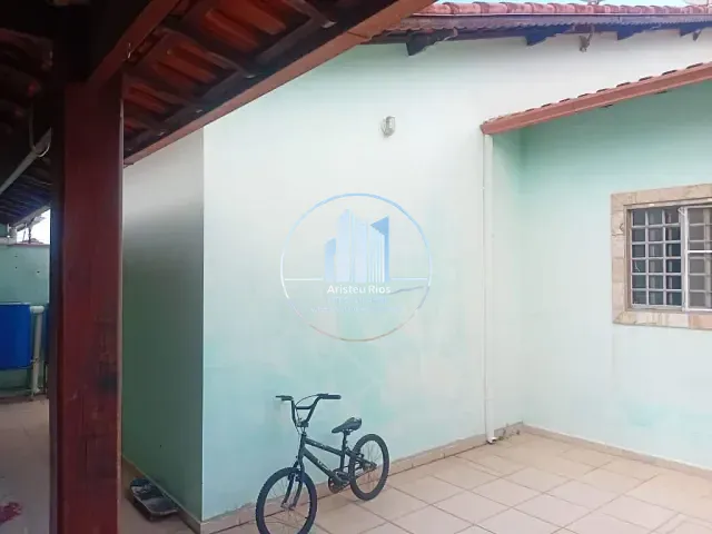 Casa com 300m² 3 quartos e 2 banheiros, à venda, no bairro Recanto dos Fernandes em Pouso Alegre