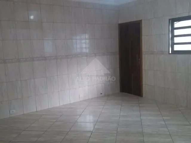 Casa com 250m² 3 quartos e 1 banheiro, à venda, no bairro Parque São Vicente em Mauá