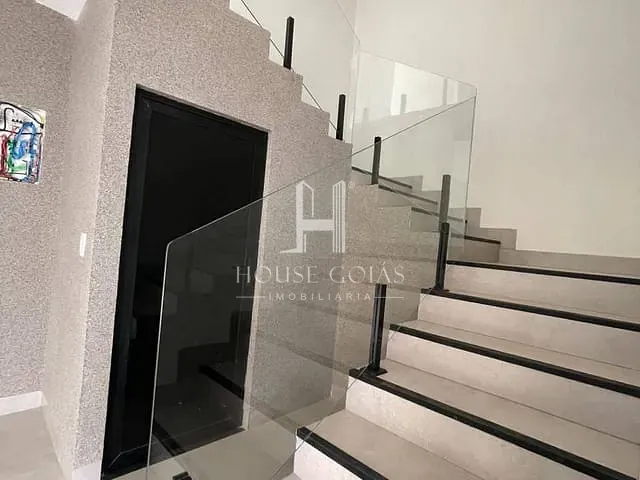 Casa com 375m² 3 quartos e 2 banheiros, à venda, no bairro Garavelo Residencial Park em Aparecida de Goiânia