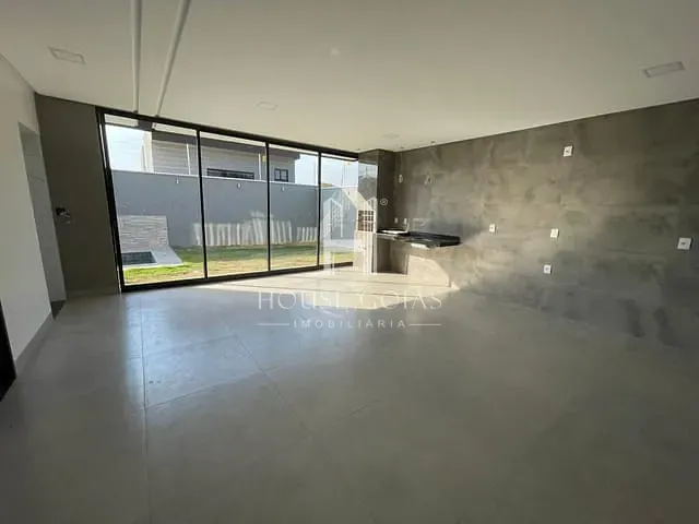 Casa com 375m² 3 quartos e 2 banheiros, à venda, no bairro Garavelo Residencial Park em Aparecida de Goiânia