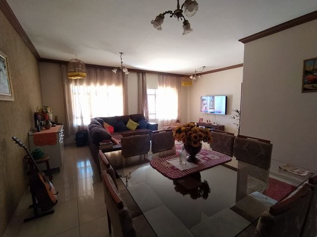 Casa com 250m² 3 quartos e 2 banheiros, à venda, no bairro Jardim Planalto em Londrina