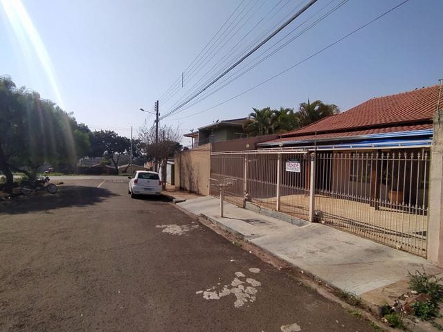 Casa com 250m² 3 quartos e 2 banheiros, à venda, no bairro Jardim Planalto em Londrina
