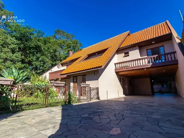 Casa com 576m² 6 quartos e 5 banheiros, para alugar, no bairro Xaxim em Curitiba