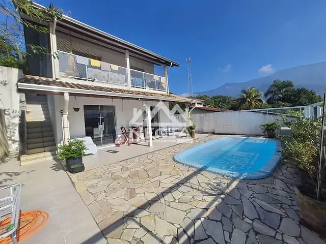 Casa com 250m² 4 quartos e 4 banheiros, à venda, no bairro Massaguaçu em Caraguatatuba