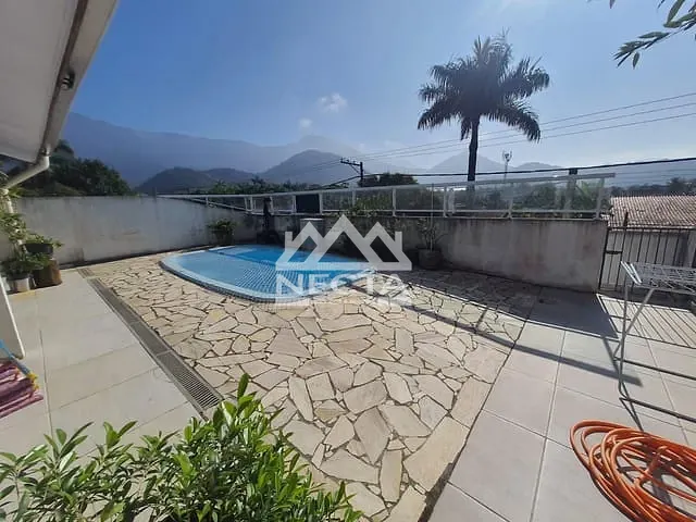 Casa com 250m² 4 quartos e 4 banheiros, à venda, no bairro Massaguaçu em Caraguatatuba