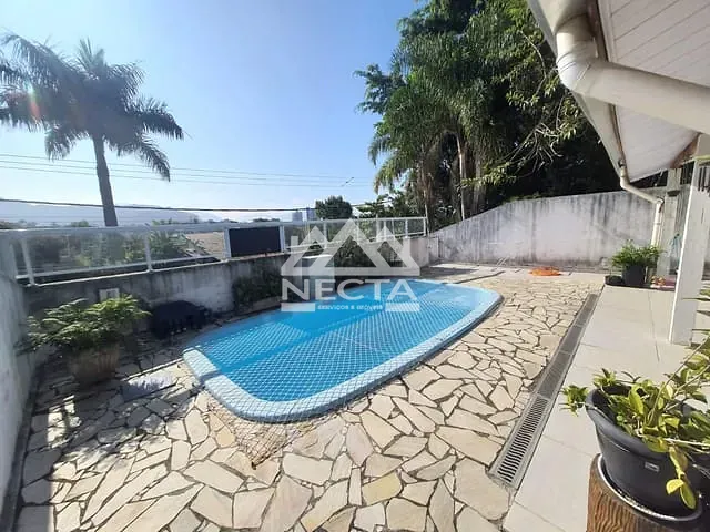 Casa com 250m² 4 quartos e 4 banheiros, à venda, no bairro Massaguaçu em Caraguatatuba