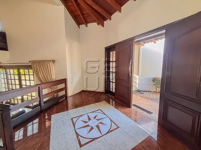 Casa com 420m² 3 quartos e 4 banheiros, à venda ou para alugar, no bairro Terras de Santana em Londrina