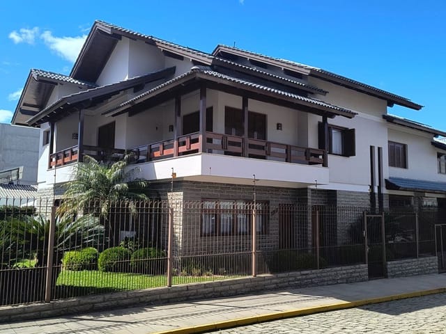Casa 3 quartos e 3 banheiros, à venda, no bairro Bela Vista em Caxias do Sul
