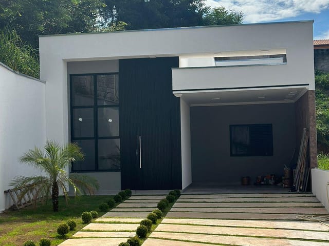 Casa com 214m² 3 quartos e 2 banheiros, à venda, no bairro Parque São Domingos em Pindamonhangaba