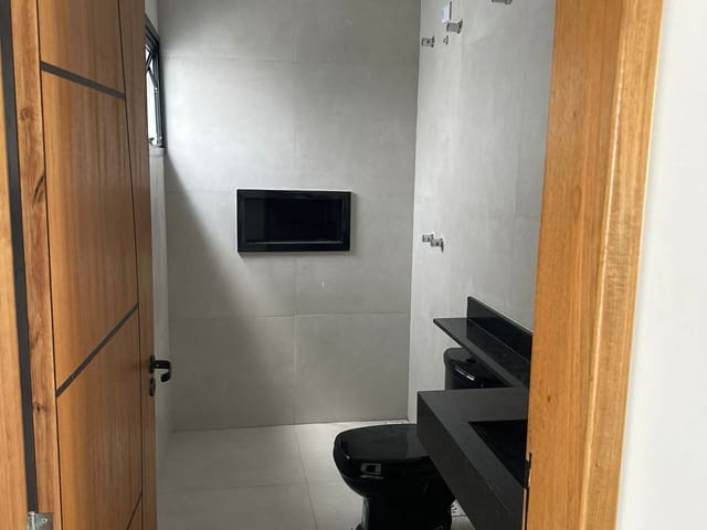 Casa com 214m² 3 quartos e 2 banheiros, à venda, no bairro Parque São Domingos em Pindamonhangaba