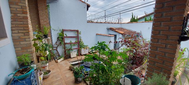 Casa com 300m² 3 quartos e 4 banheiros, à venda, no bairro Jardim Rosely em Pindamonhangaba