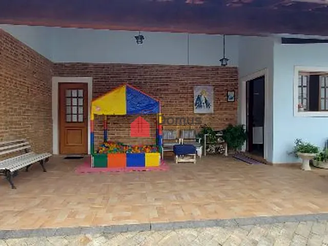 Casa com 300m² 3 quartos e 4 banheiros, à venda, no bairro Jardim Rosely em Pindamonhangaba