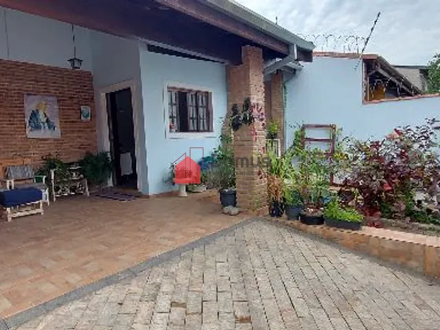 Casa com 300m² 3 quartos e 4 banheiros, à venda, no bairro Jardim Rosely em Pindamonhangaba
