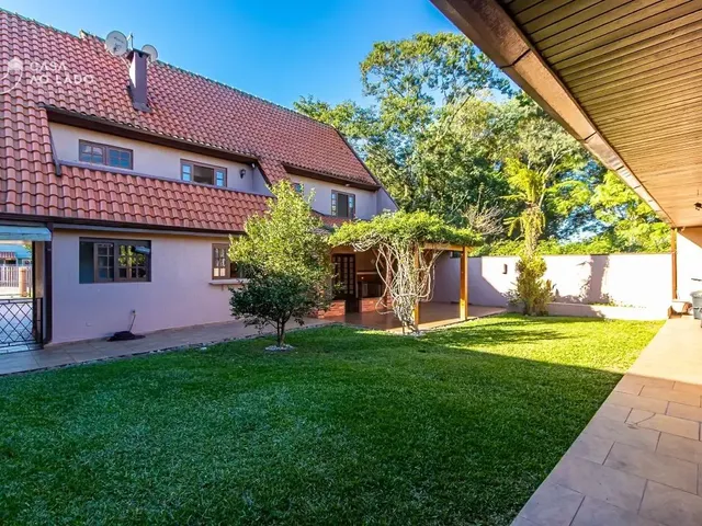 Casa com 576m² 6 quartos e 5 banheiros, à venda, no bairro Xaxim em Curitiba