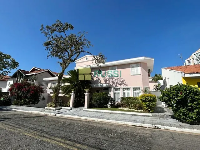 Casa com 720m² 4 quartos e 8 banheiros, à venda, no bairro Jardim das Colinas em São José dos Campos