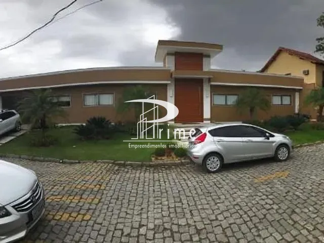 Casa com 680m² 4 quartos e 2 banheiros, à venda, no bairro Itaipu em Niterói