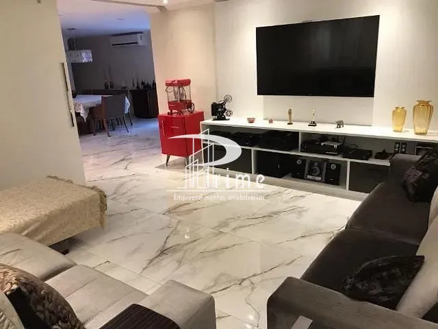 Casa com 680m² 4 quartos e 2 banheiros, à venda, no bairro Itaipu em Niterói