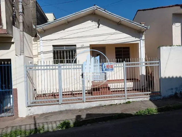 Casa com 70m² 2 quartos e 1 banheiro, à venda, no bairro Centro em Pouso Alegre