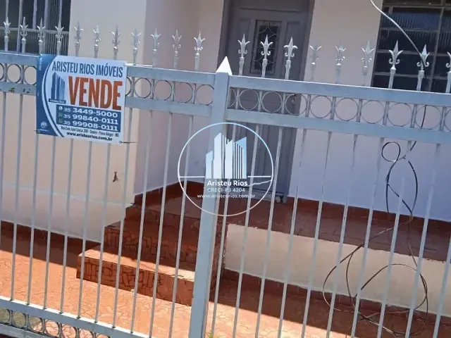 Casa com 70m² 2 quartos e 1 banheiro, à venda, no bairro Centro em Pouso Alegre