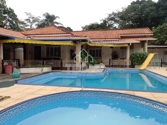 Casa 3 quartos e 3 banheiros, à venda, no bairro Pinheirinho em Taubaté