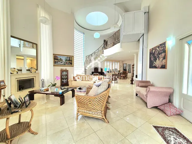 Casa com 640m² 3 quartos e 5 banheiros, à venda, no bairro Residencial Barão do Café em Campinas