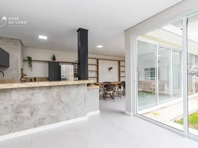 Casa 4 quartos e 7 banheiros, à venda, no bairro São Braz em Curitiba
