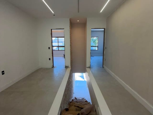 Casa com 300m² 3 quartos e 5 banheiros, à venda, no bairro Vale dos Cristais em Macaé